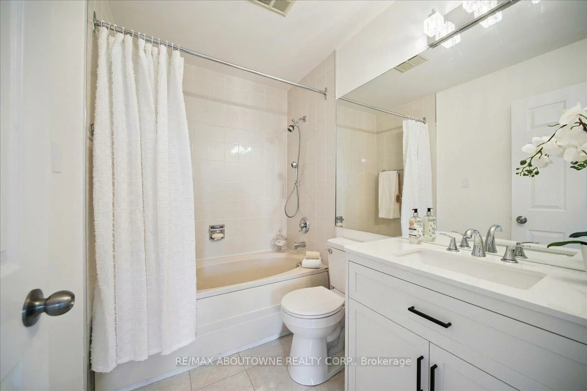 2511, Lakeshore, 1001 - BR Bronte, Oakville