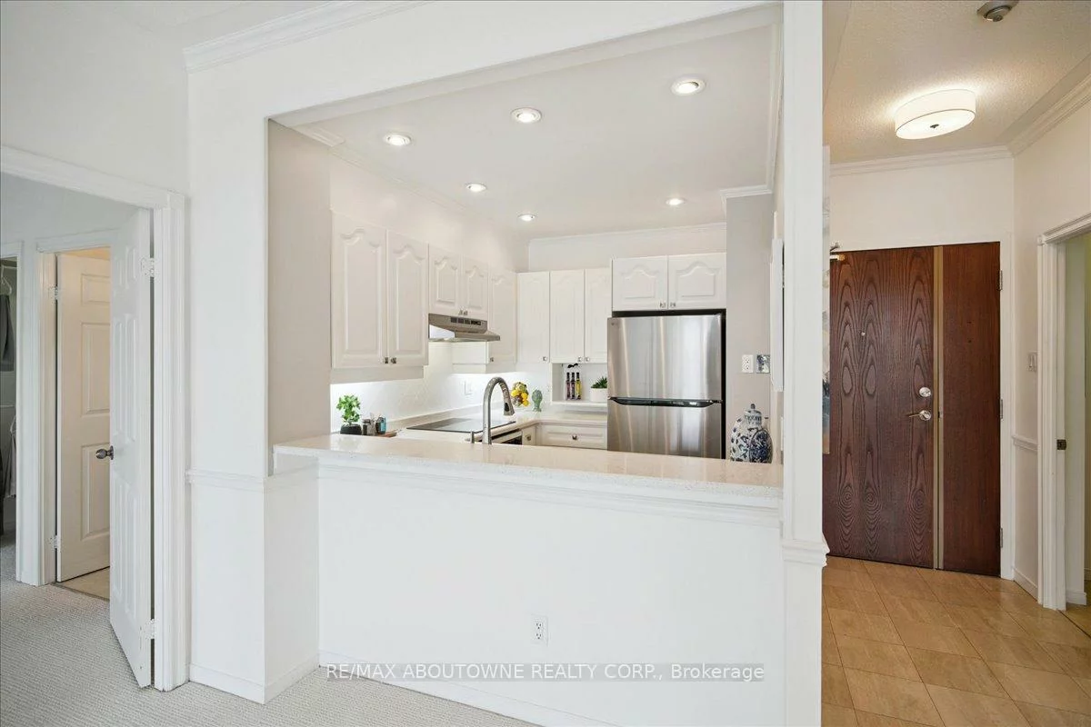 2511, Lakeshore, 1001 - BR Bronte, Oakville