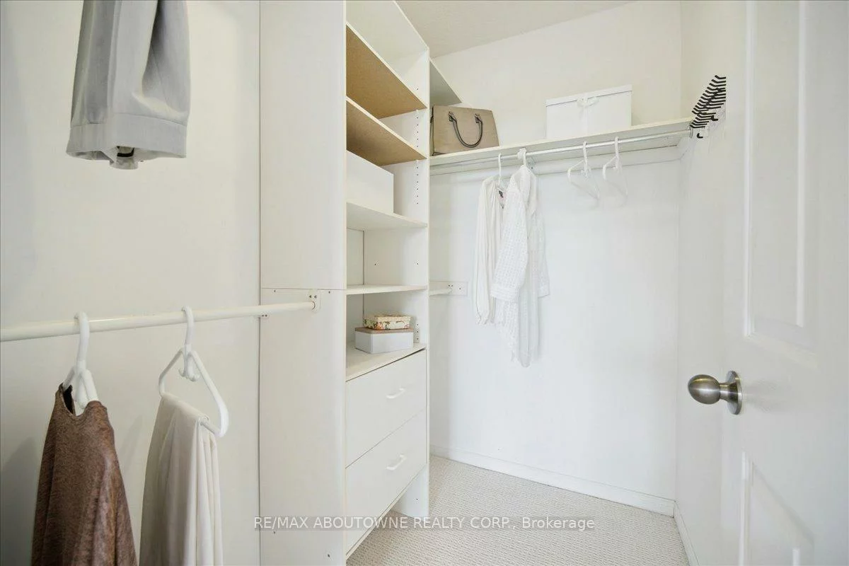 2511, Lakeshore, 1001 - BR Bronte, Oakville