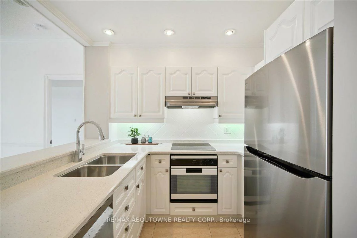 2511, Lakeshore, 1001 - BR Bronte, Oakville