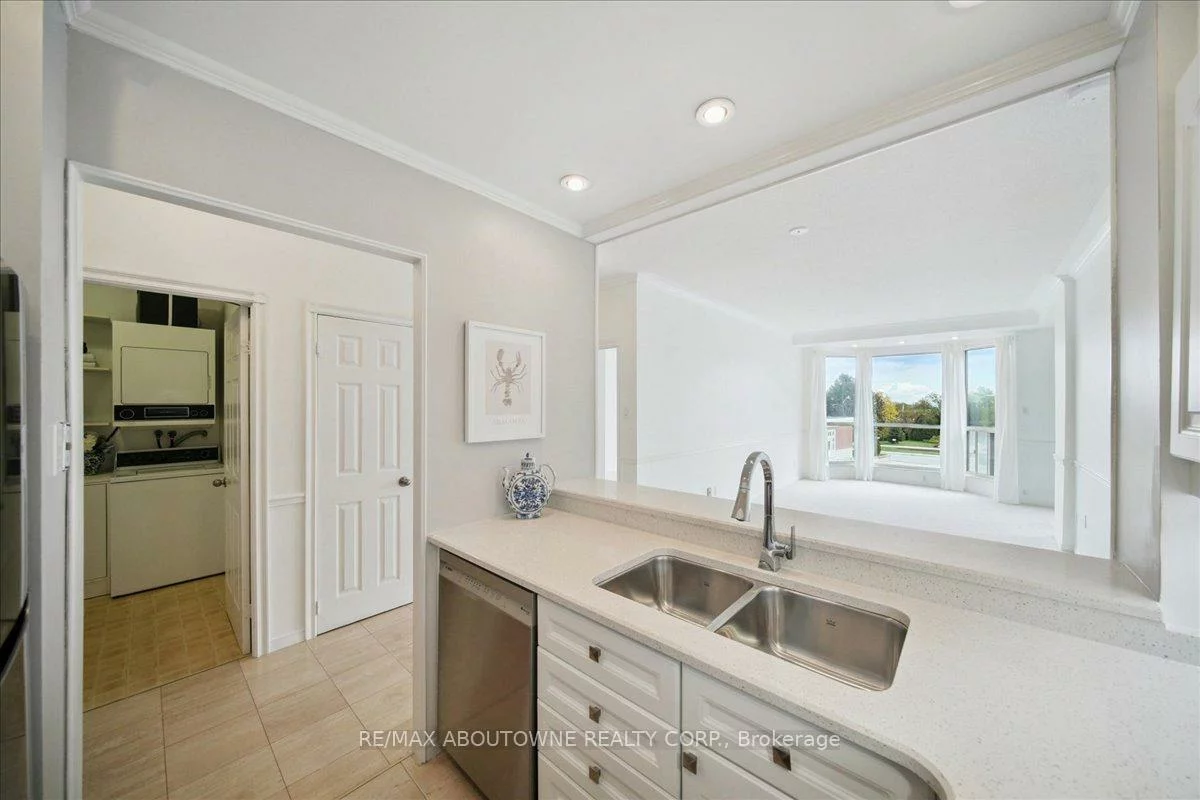 2511, Lakeshore, 1001 - BR Bronte, Oakville