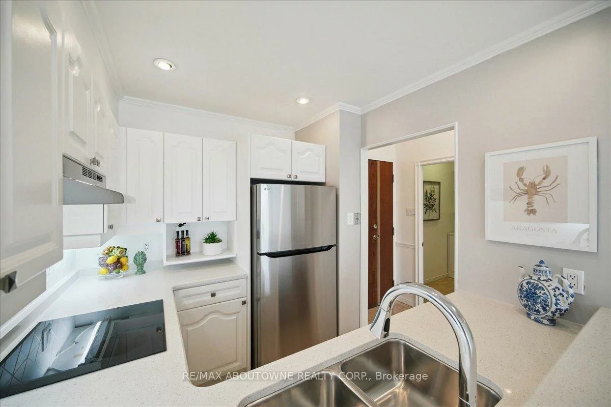 2511, Lakeshore, 1001 - BR Bronte, Oakville