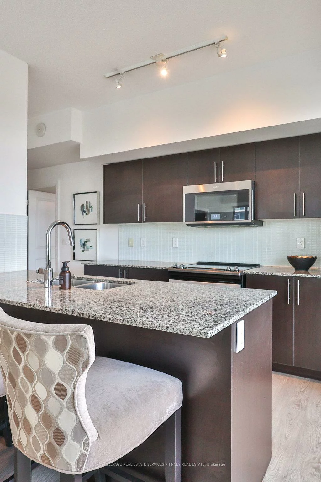 55, SPEERS, 1014 - QE Queen Elizabeth, Oakville