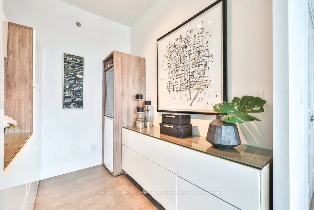 55, SPEERS, 1014 - QE Queen Elizabeth, Oakville