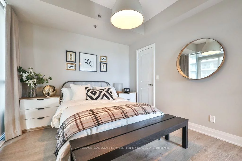 55, SPEERS, 1014 - QE Queen Elizabeth, Oakville