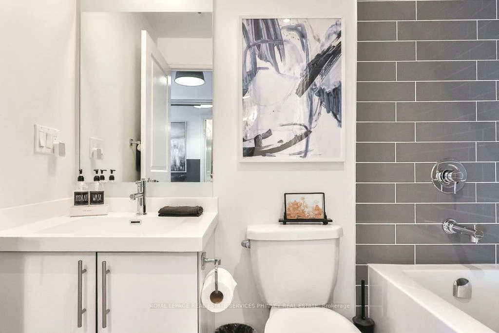 55, SPEERS, 1014 - QE Queen Elizabeth, Oakville