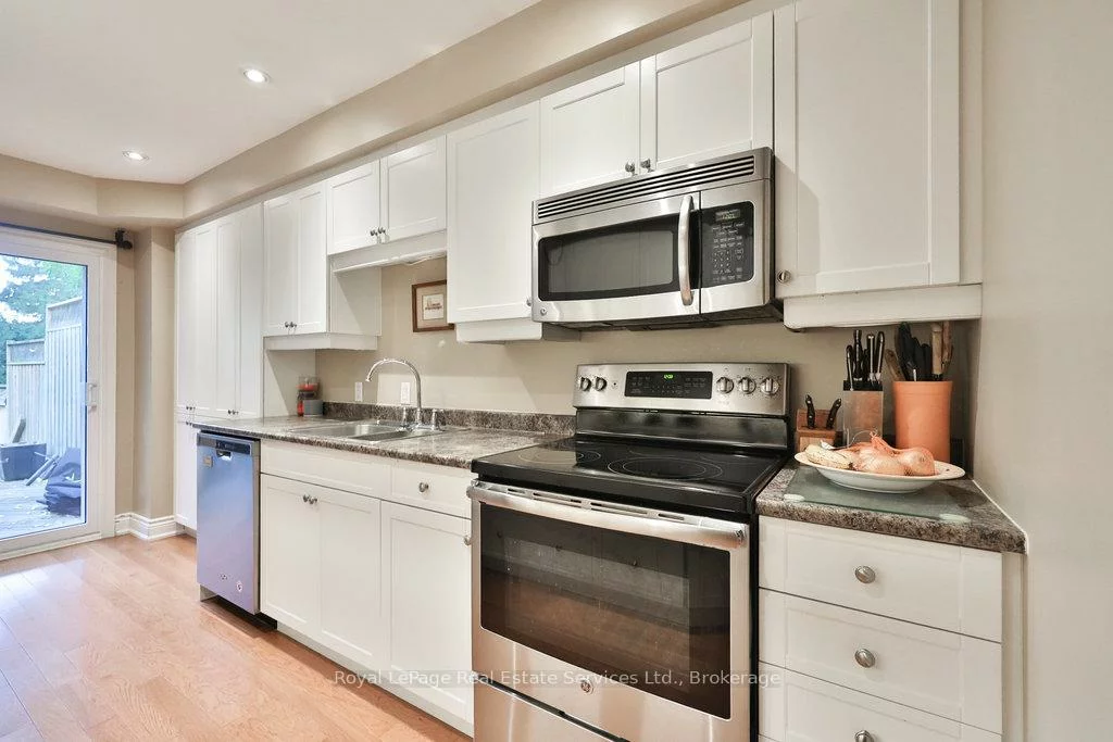 2318, Marine, 1001 - BR Bronte, Oakville