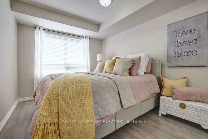 2391, Central Park, 1015 - RO River Oaks, Oakville