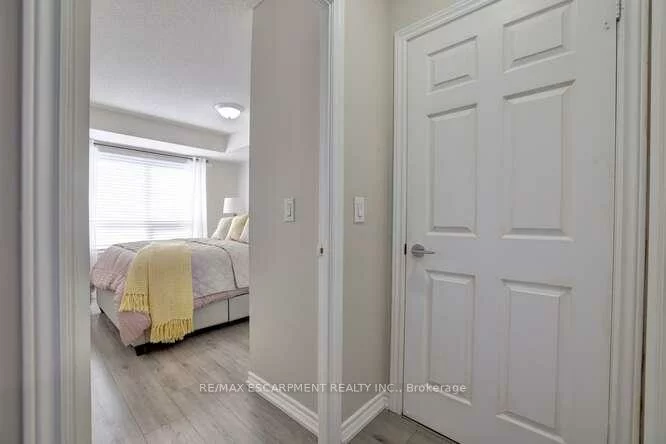 2391, Central Park, 1015 - RO River Oaks, Oakville