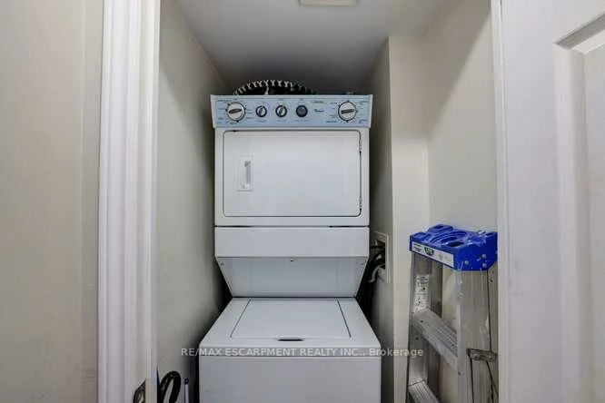 2391, Central Park, 1015 - RO River Oaks, Oakville