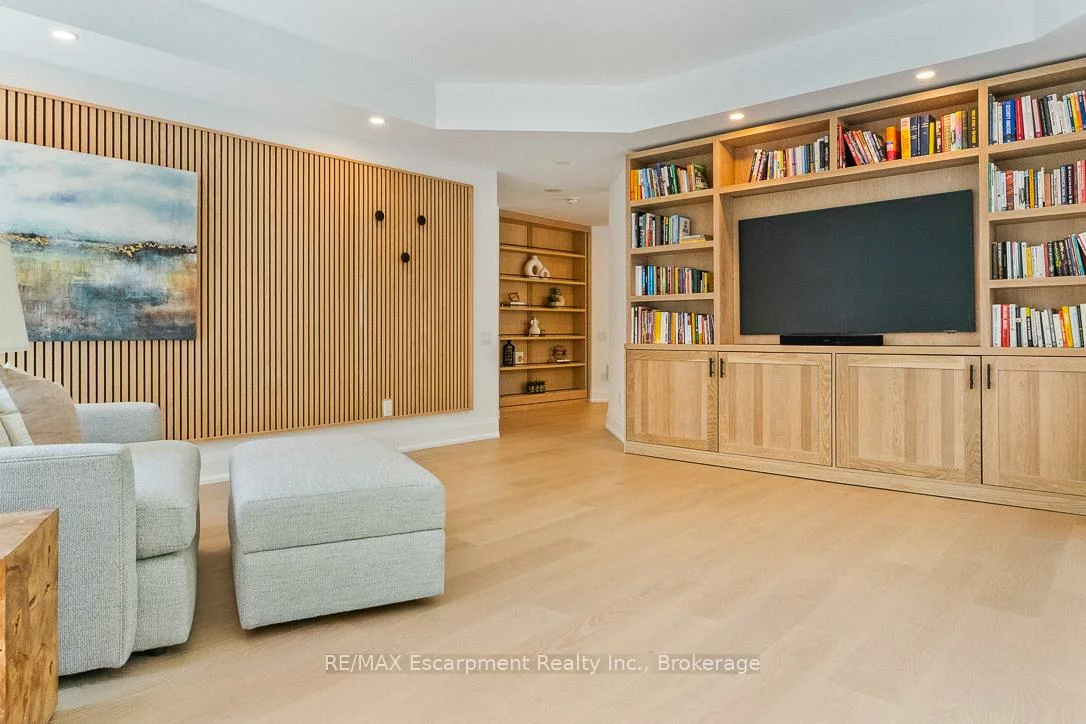 40, Old Mill, 1014 - QE Queen Elizabeth, Oakville