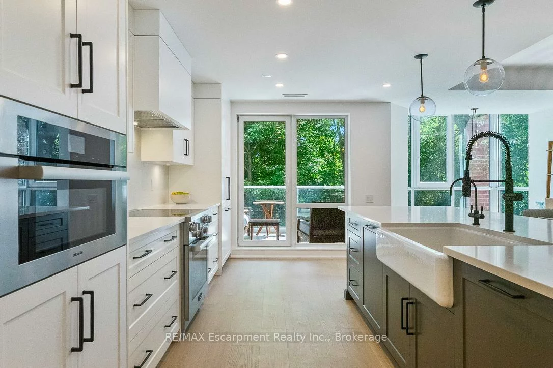 40, Old Mill, 1014 - QE Queen Elizabeth, Oakville