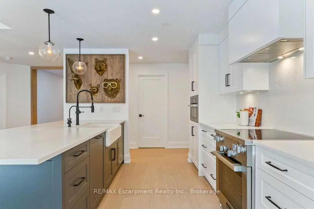 40, Old Mill, 1014 - QE Queen Elizabeth, Oakville