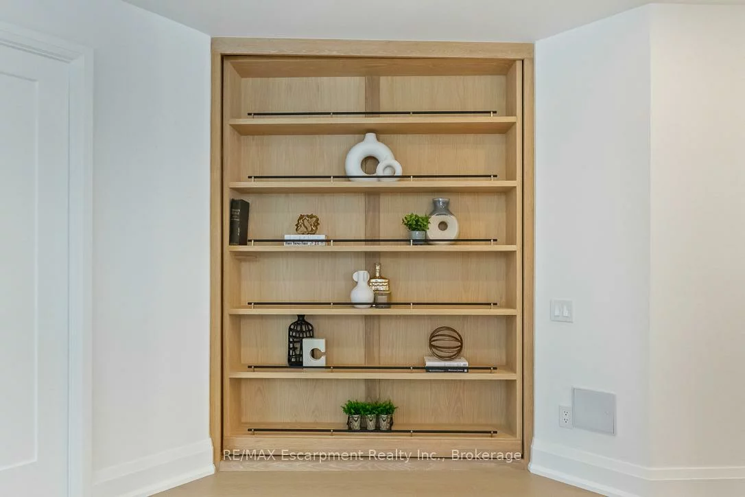 40, Old Mill, 1014 - QE Queen Elizabeth, Oakville