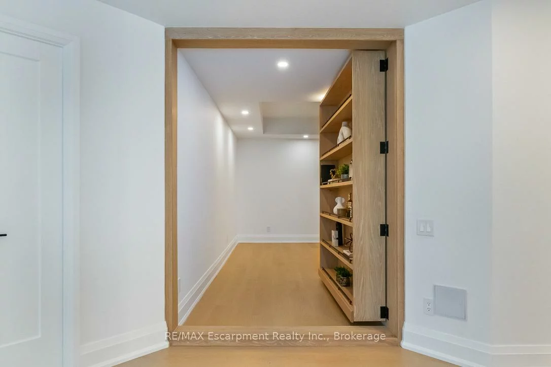 40, Old Mill, 1014 - QE Queen Elizabeth, Oakville