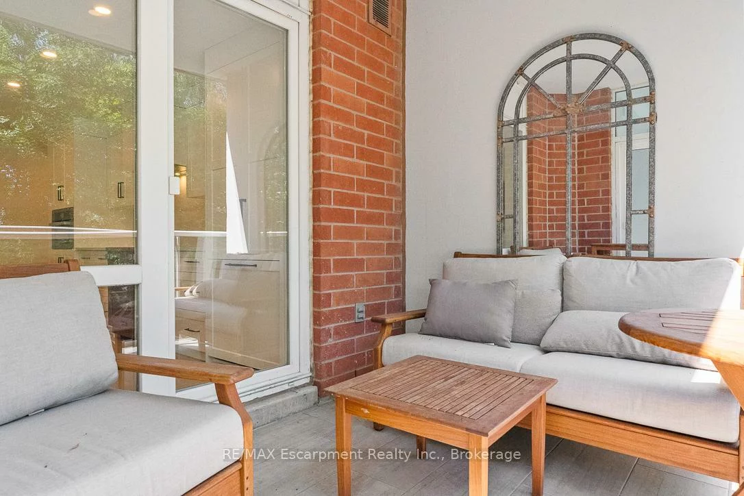 40, Old Mill, 1014 - QE Queen Elizabeth, Oakville