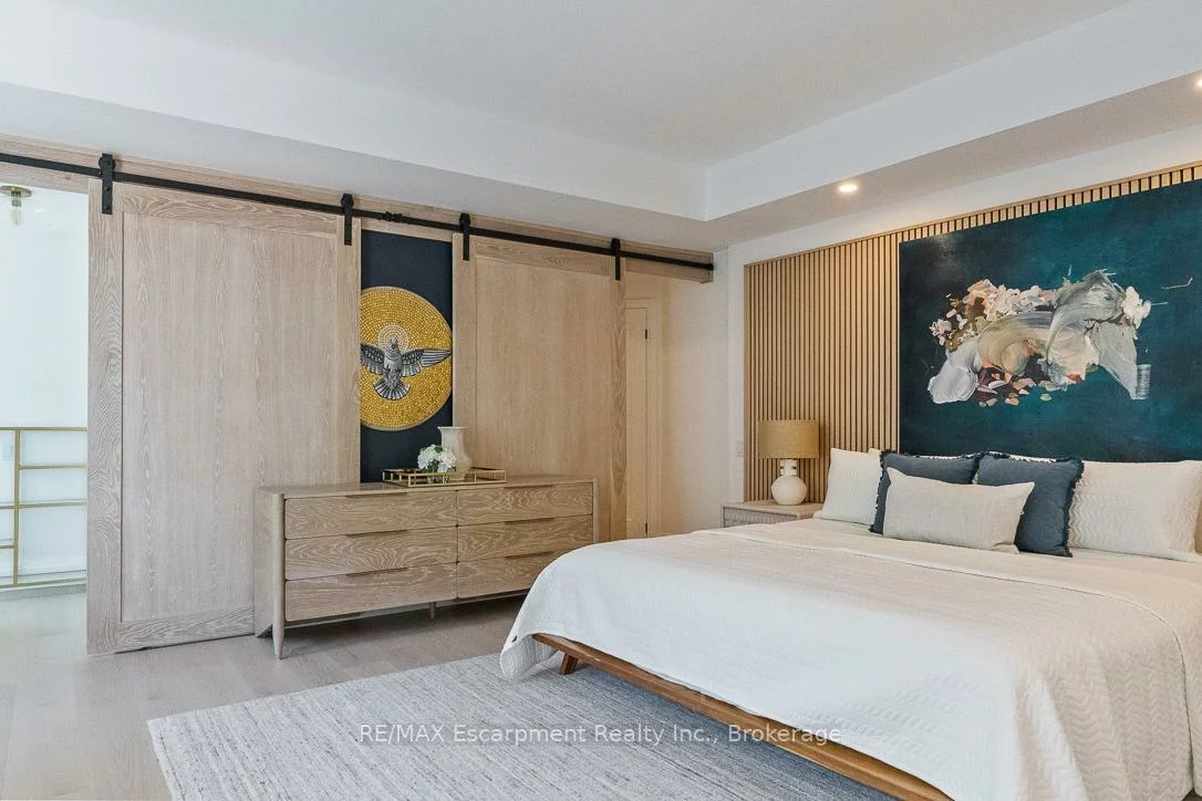 40, Old Mill, 1014 - QE Queen Elizabeth, Oakville