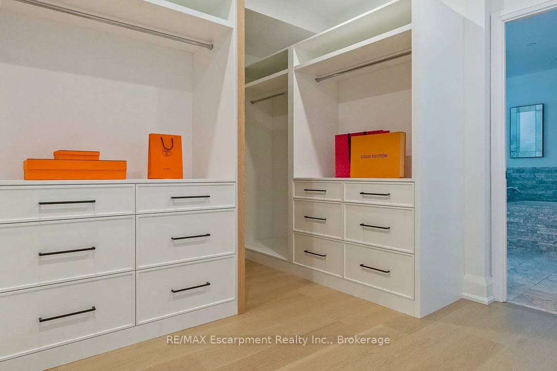 40, Old Mill, 1014 - QE Queen Elizabeth, Oakville