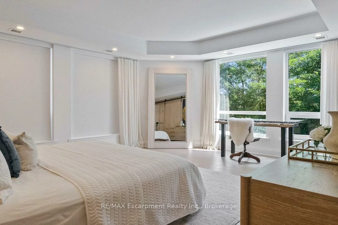 40, Old Mill, 1014 - QE Queen Elizabeth, Oakville