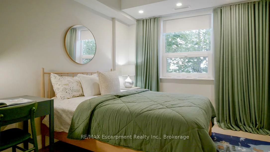 40, Old Mill, 1014 - QE Queen Elizabeth, Oakville