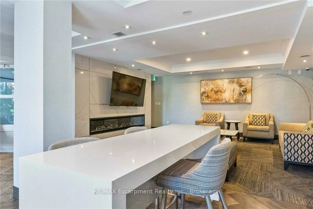 40, Old Mill, 1014 - QE Queen Elizabeth, Oakville