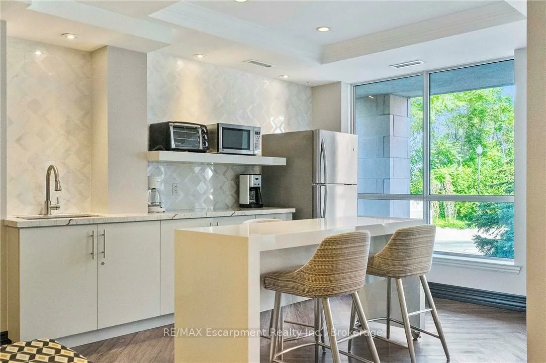 40, Old Mill, 1014 - QE Queen Elizabeth, Oakville