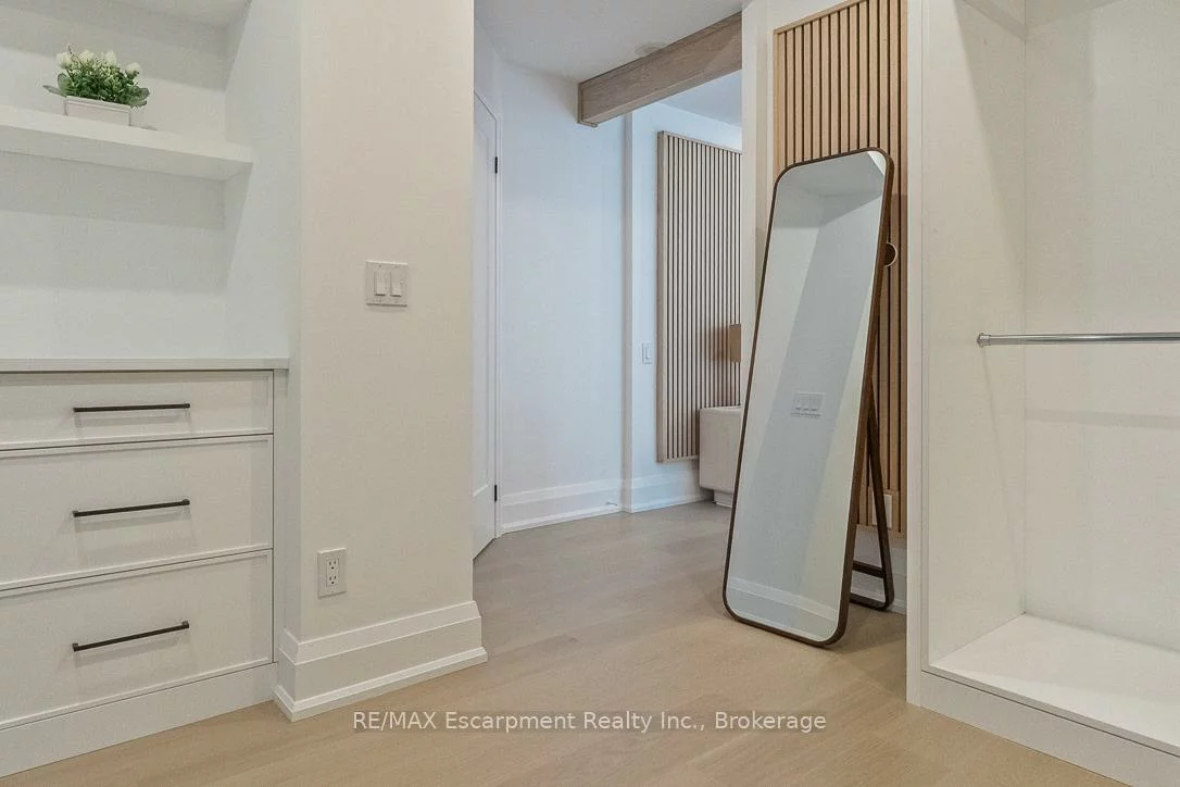 40, Old Mill, 1014 - QE Queen Elizabeth, Oakville