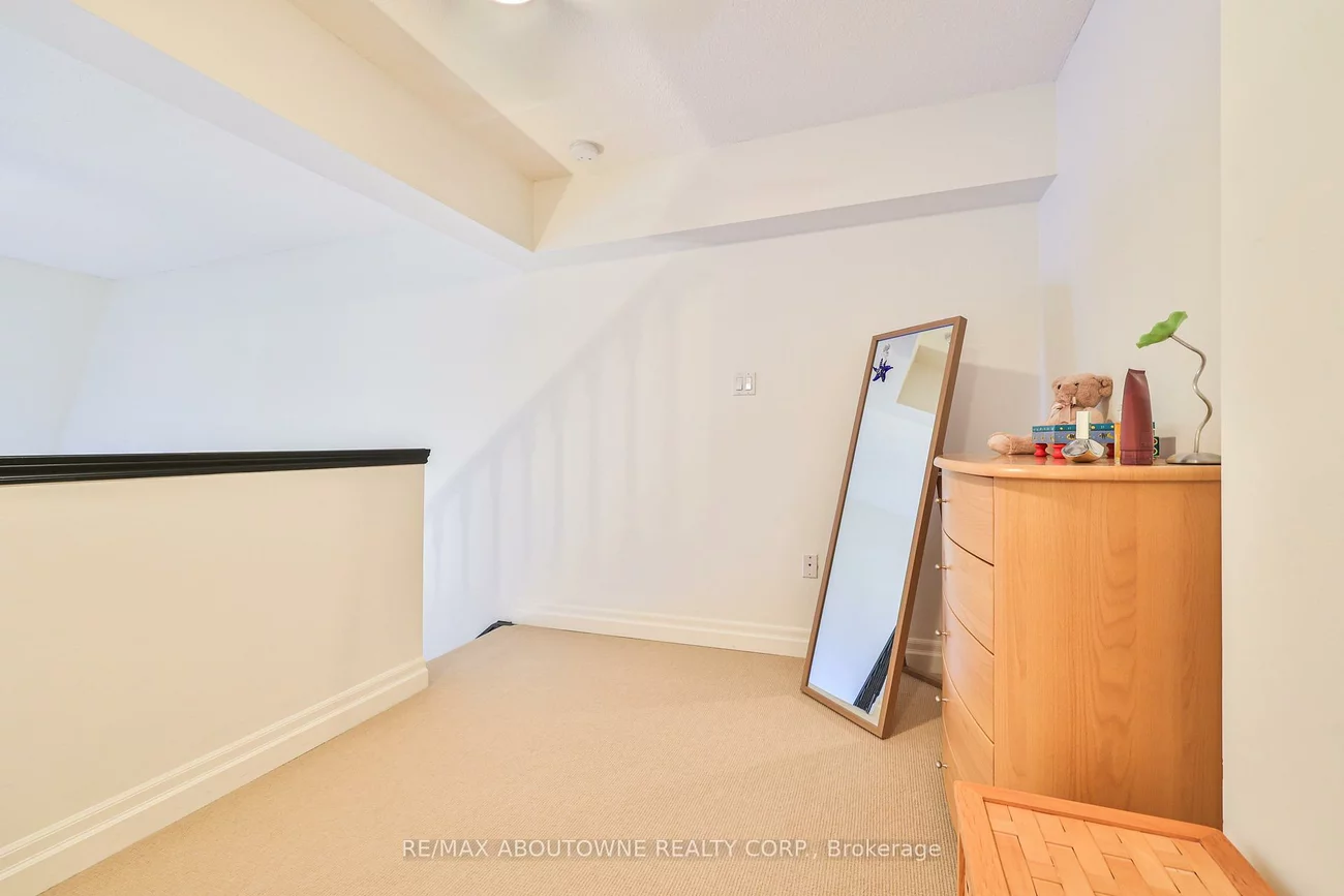 185, Robinson, 1013 - OO Old Oakville, Oakville