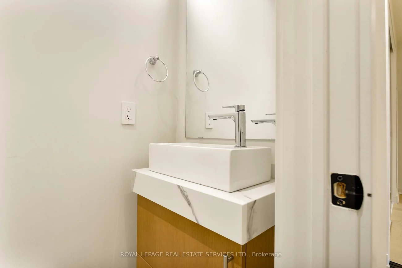 123, Maurice, 1002 - CO Central, Oakville