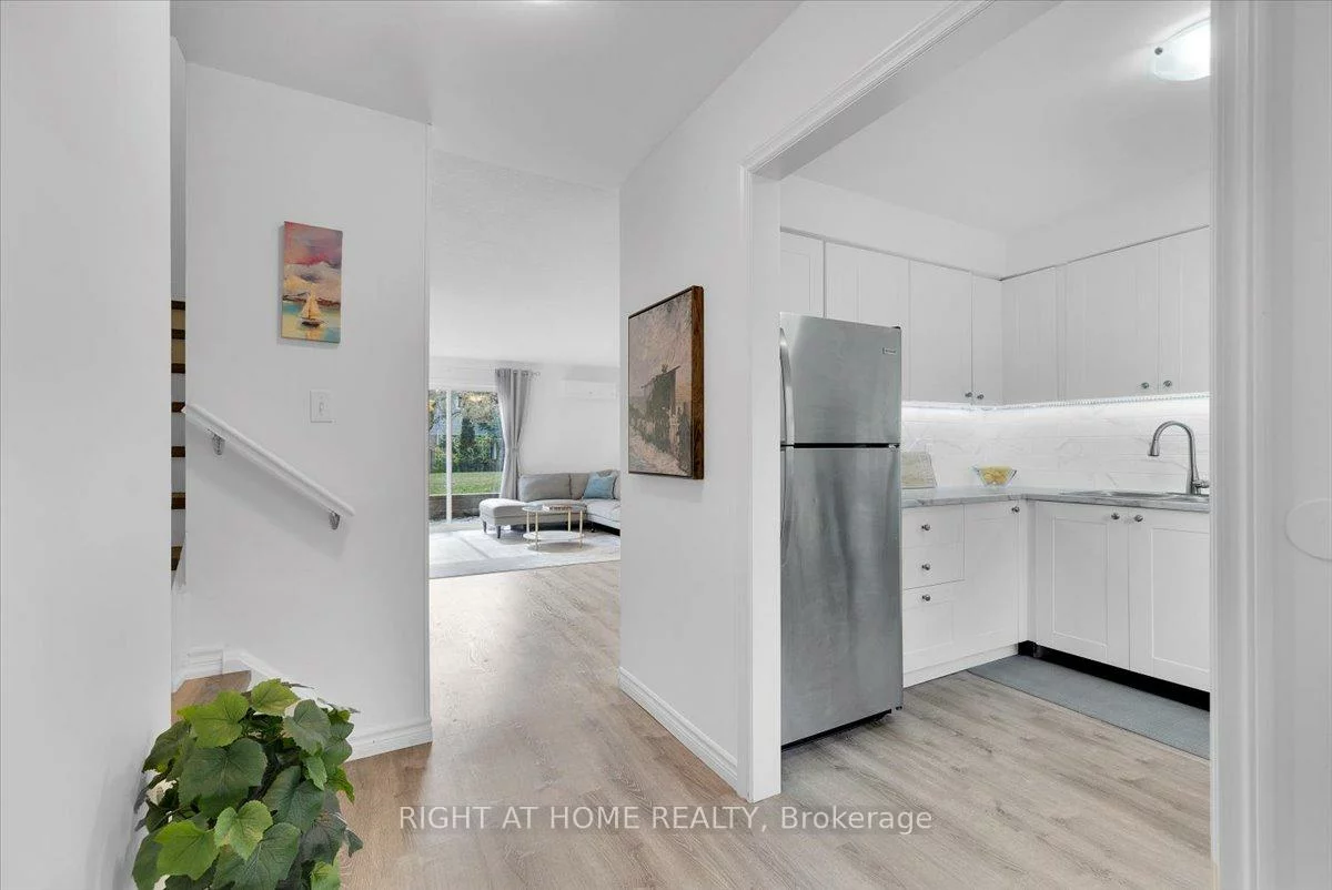 64, Worthington, 1001 - BR Bronte, Oakville