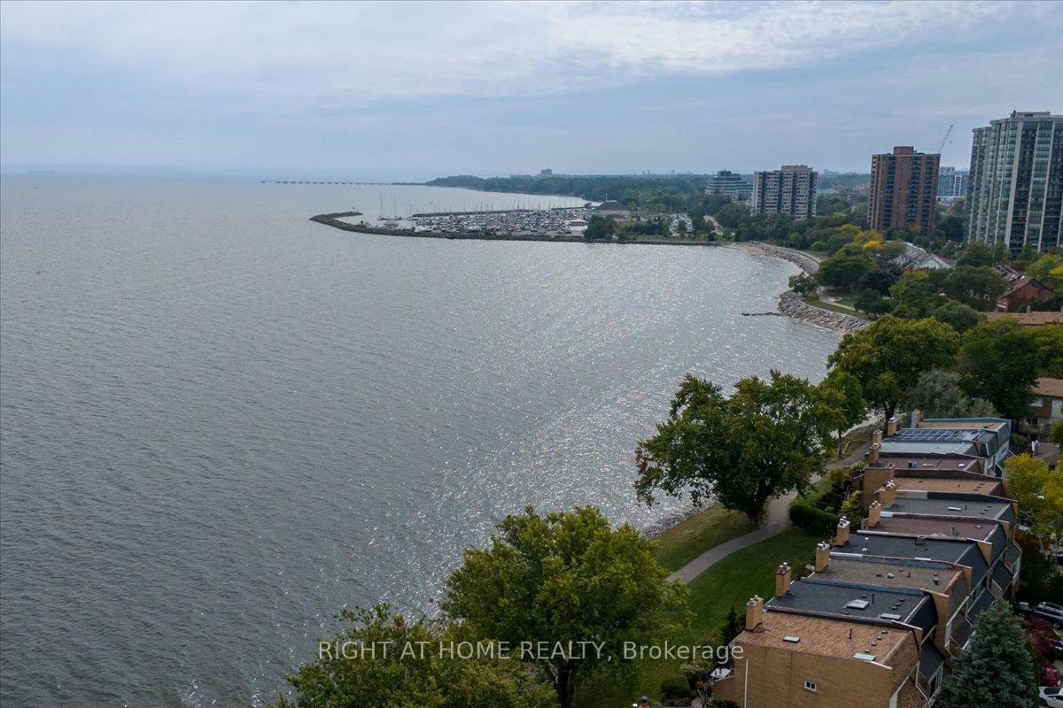 64, Worthington, 1001 - BR Bronte, Oakville
