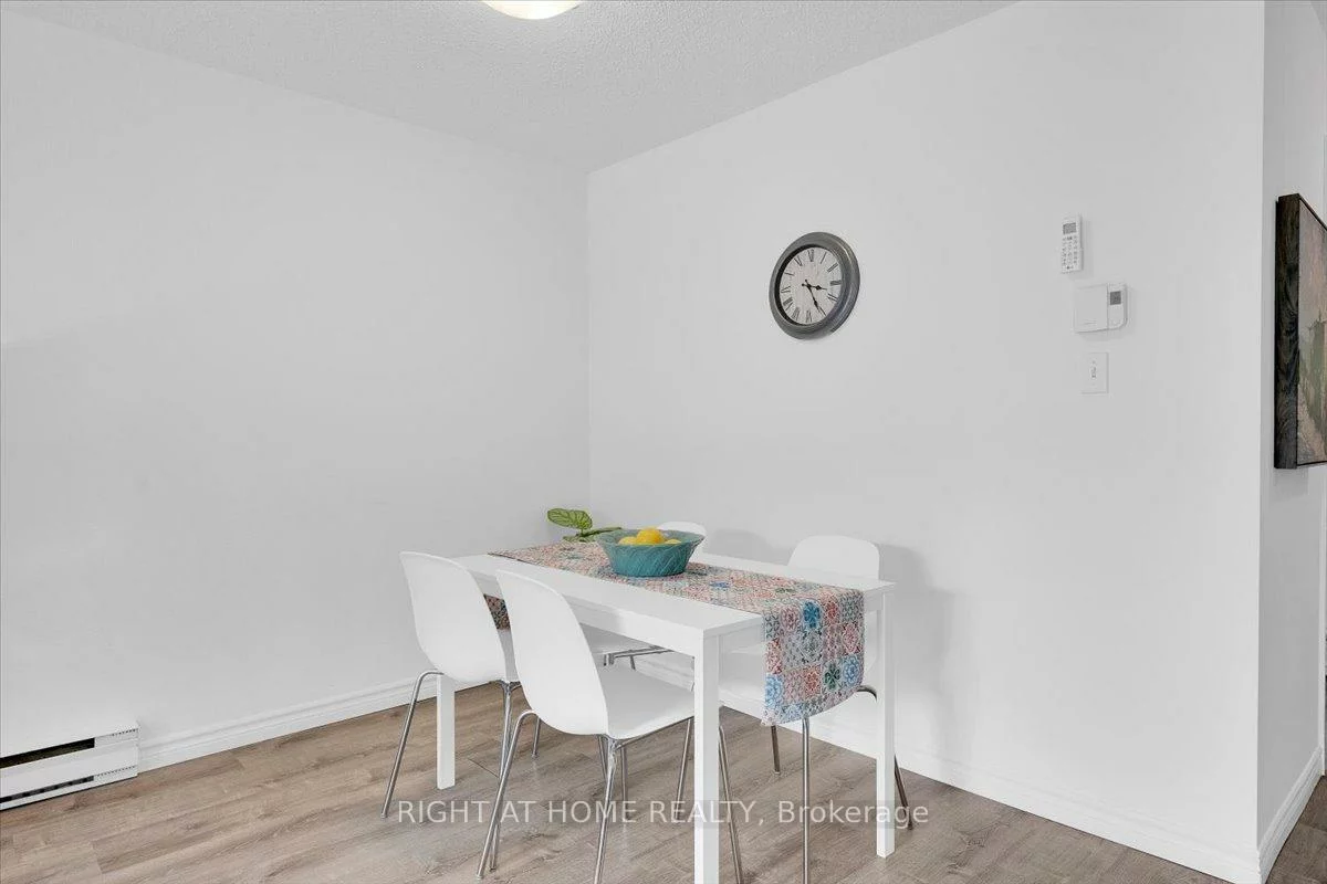 64, Worthington, 1001 - BR Bronte, Oakville