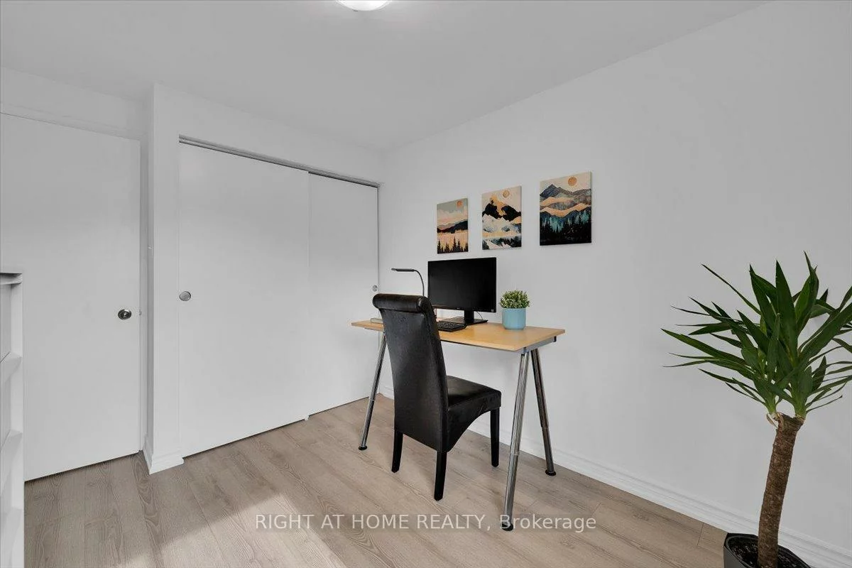 64, Worthington, 1001 - BR Bronte, Oakville