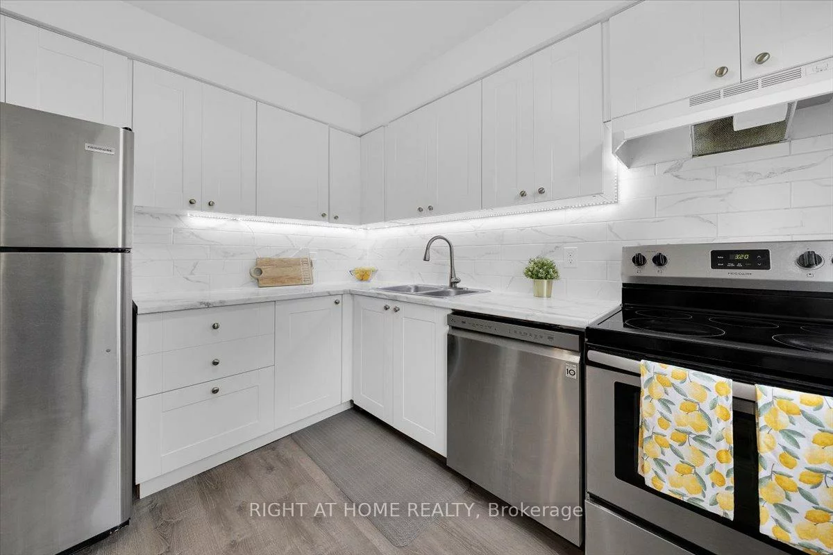 64, Worthington, 1001 - BR Bronte, Oakville