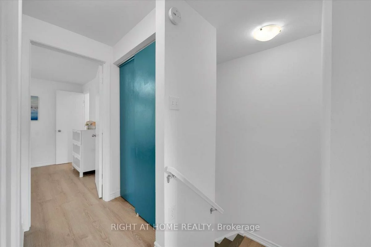 64, Worthington, 1001 - BR Bronte, Oakville