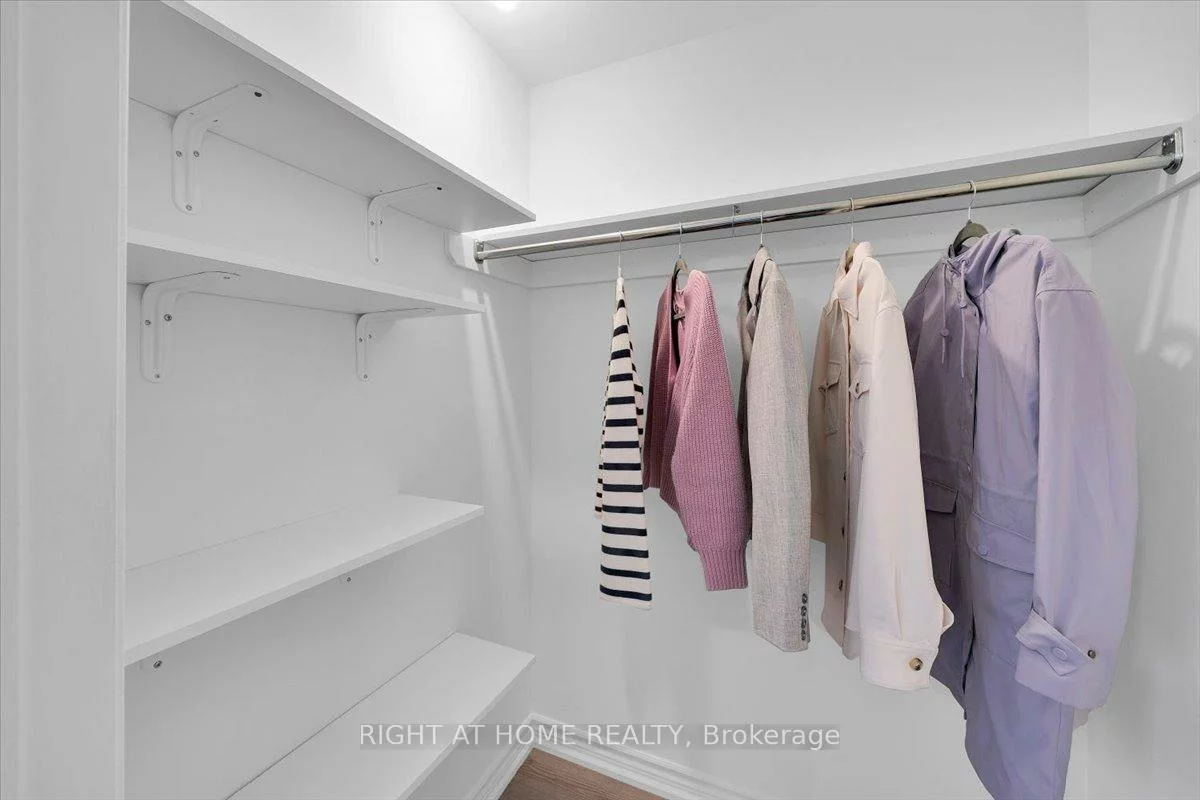 64, Worthington, 1001 - BR Bronte, Oakville