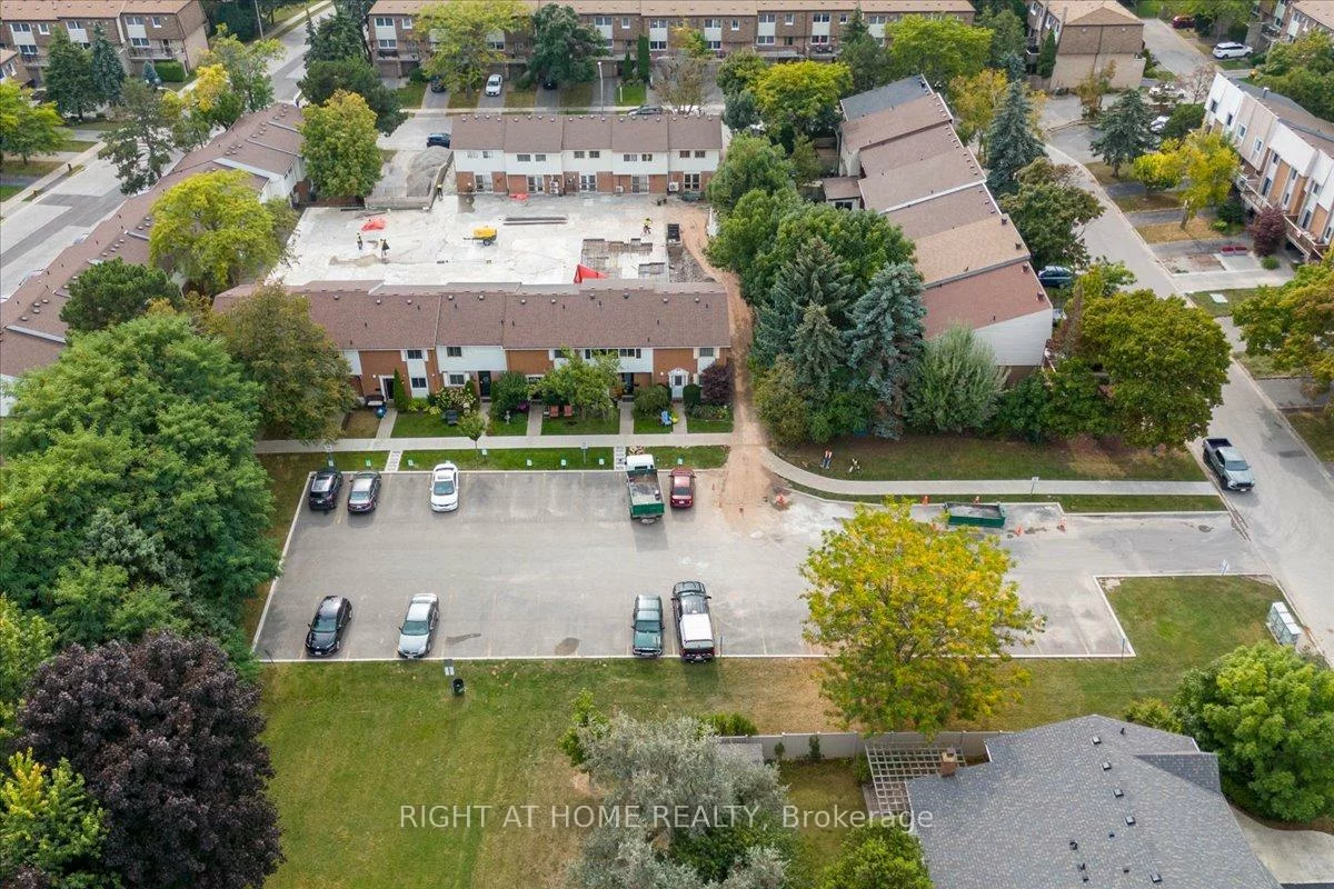 64, Worthington, 1001 - BR Bronte, Oakville