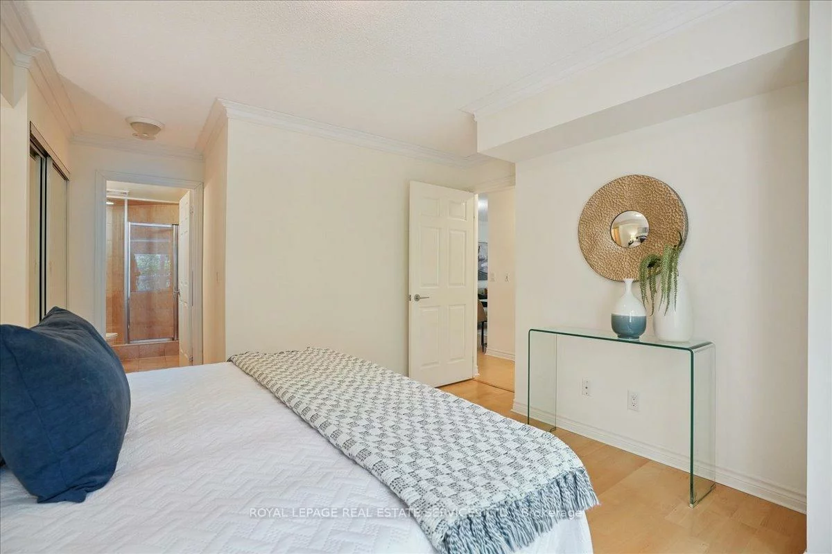 2379, Central Park, 1015 - RO River Oaks, Oakville