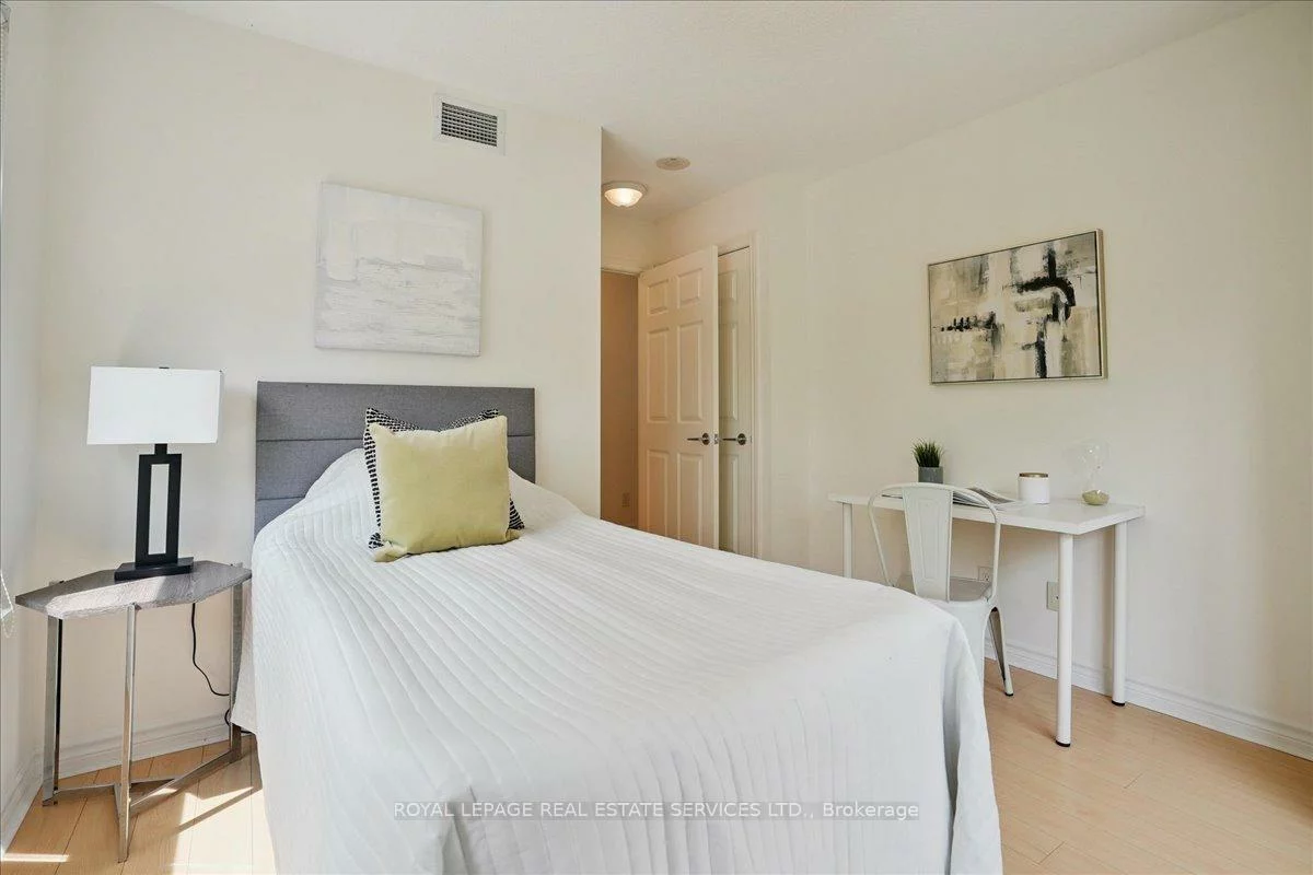 2379, Central Park, 1015 - RO River Oaks, Oakville