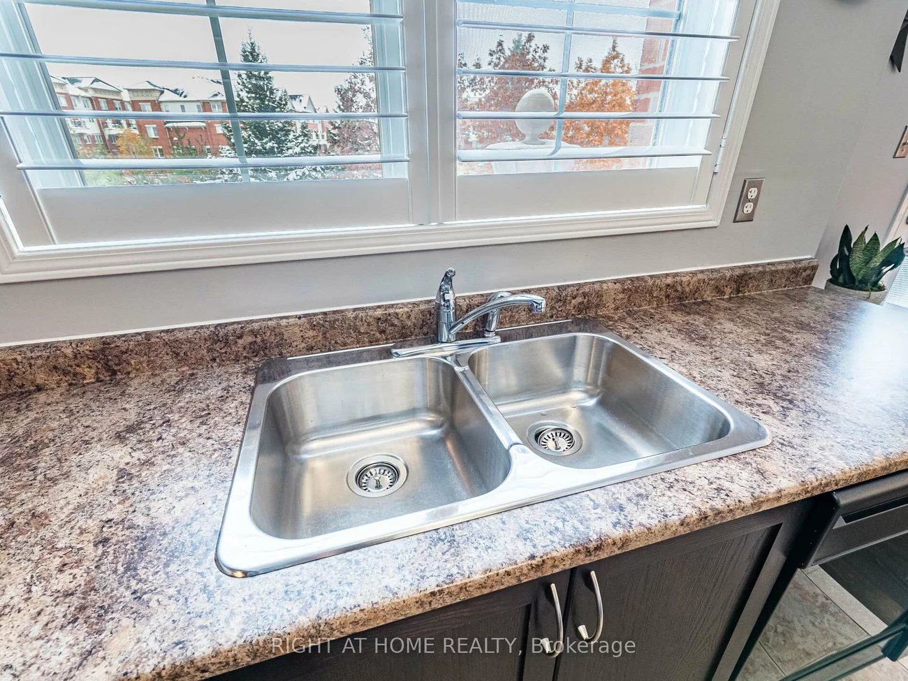 19, Hays, 1015 - RO River Oaks, Oakville