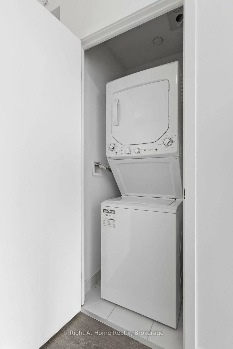 2489, Taunton, 1015 - RO River Oaks, Oakville