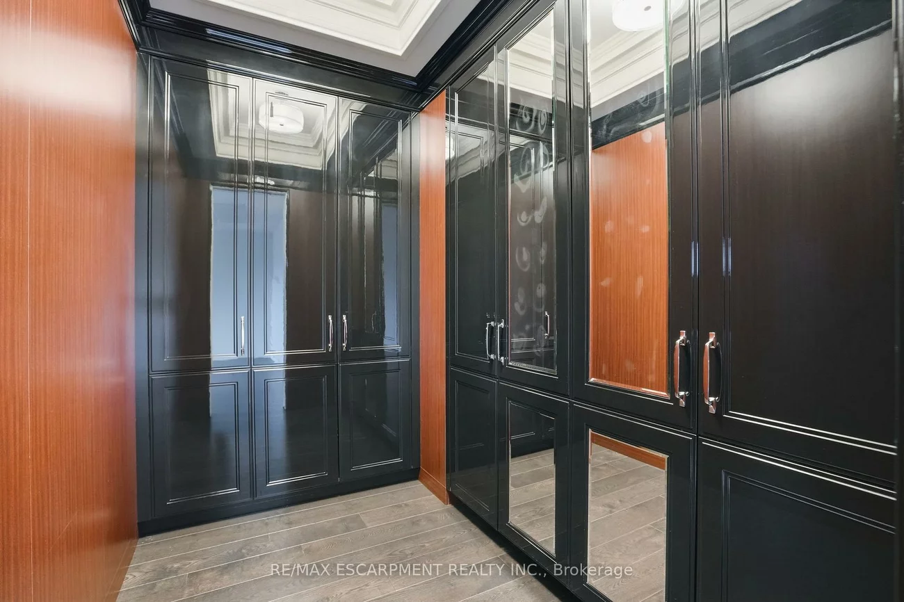 300, Randall, 1013 - OO Old Oakville, Oakville