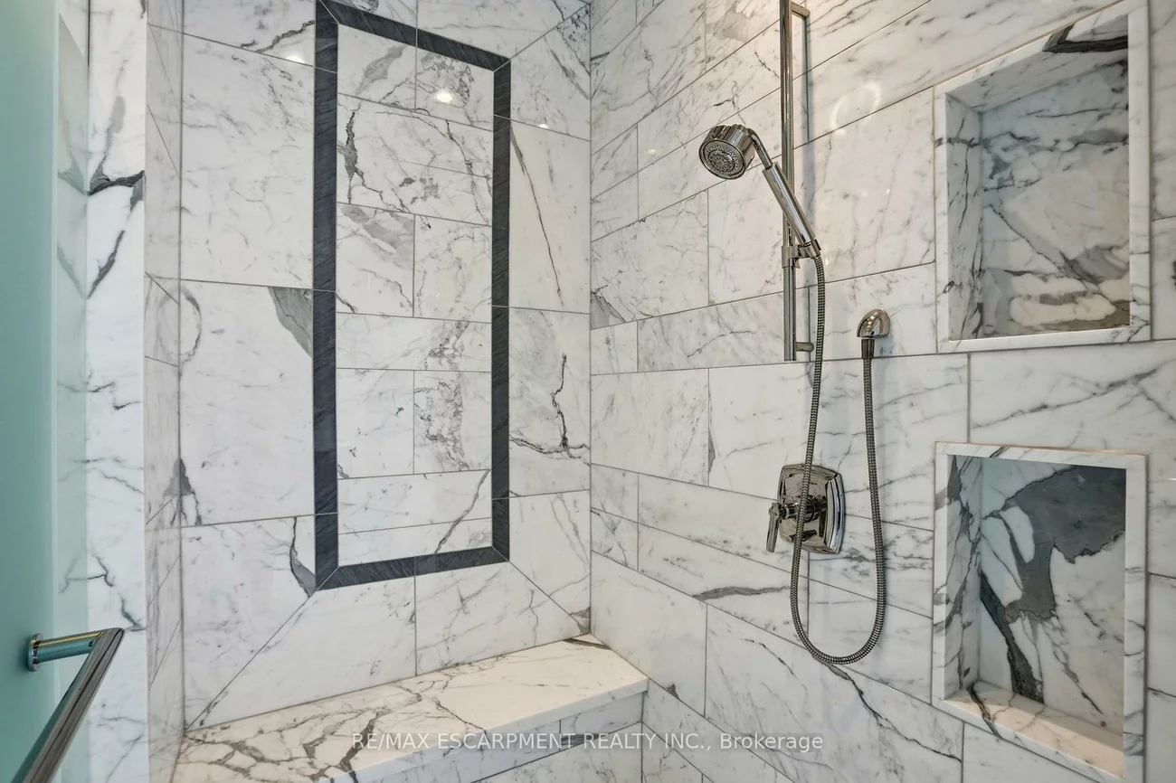 300, Randall, 1013 - OO Old Oakville, Oakville