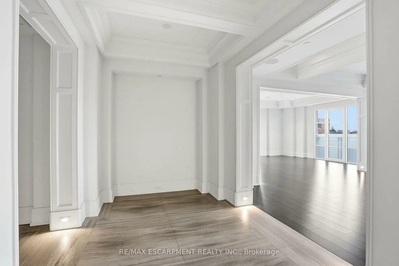 300, Randall, 1013 - OO Old Oakville, Oakville