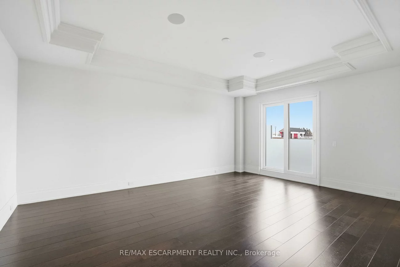 300, Randall, 1013 - OO Old Oakville, Oakville