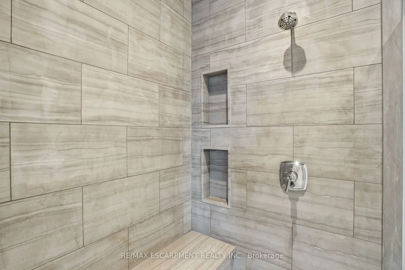 300, Randall, 1013 - OO Old Oakville, Oakville