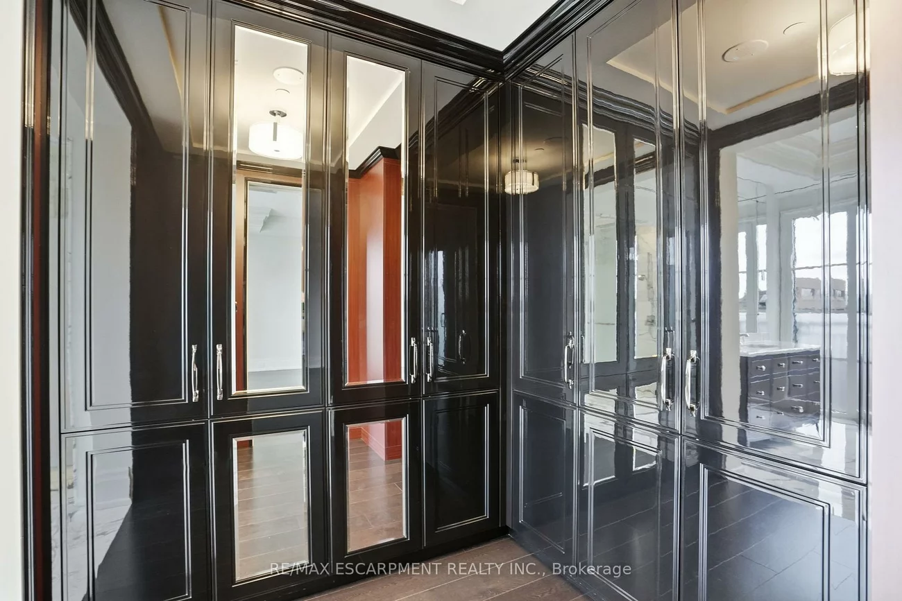 300, Randall, 1013 - OO Old Oakville, Oakville