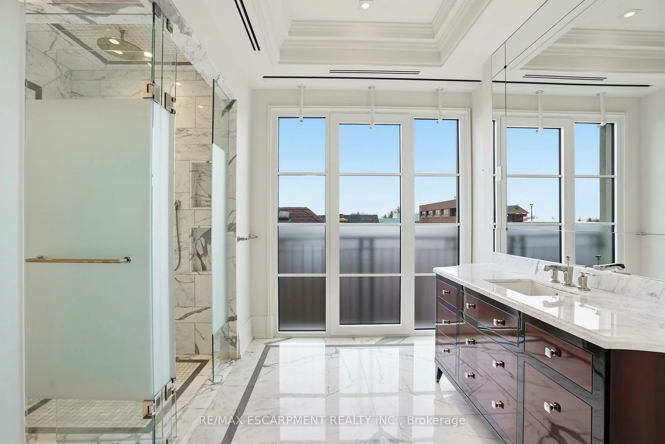 300, Randall, 1013 - OO Old Oakville, Oakville