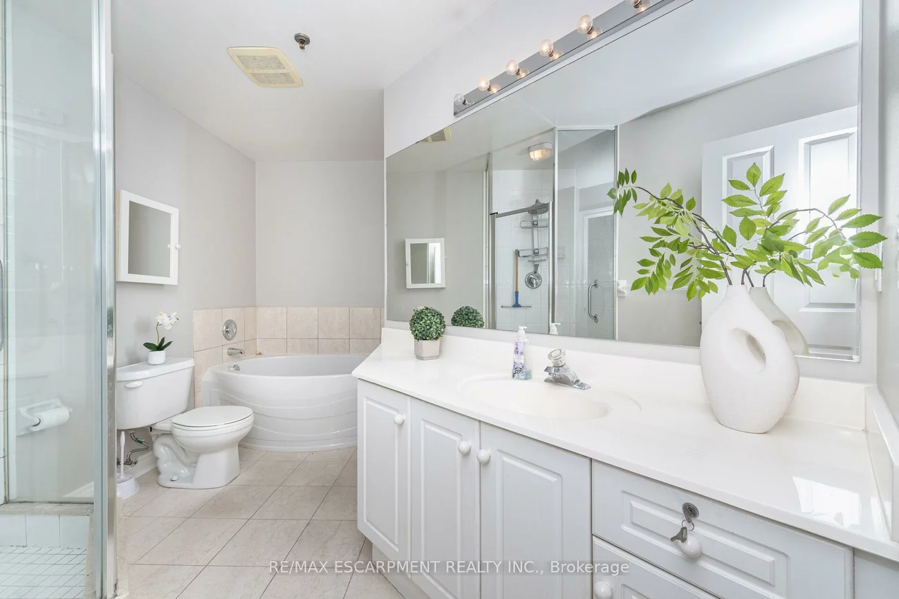 60, Old Mill, 1013 - OO Old Oakville, Oakville