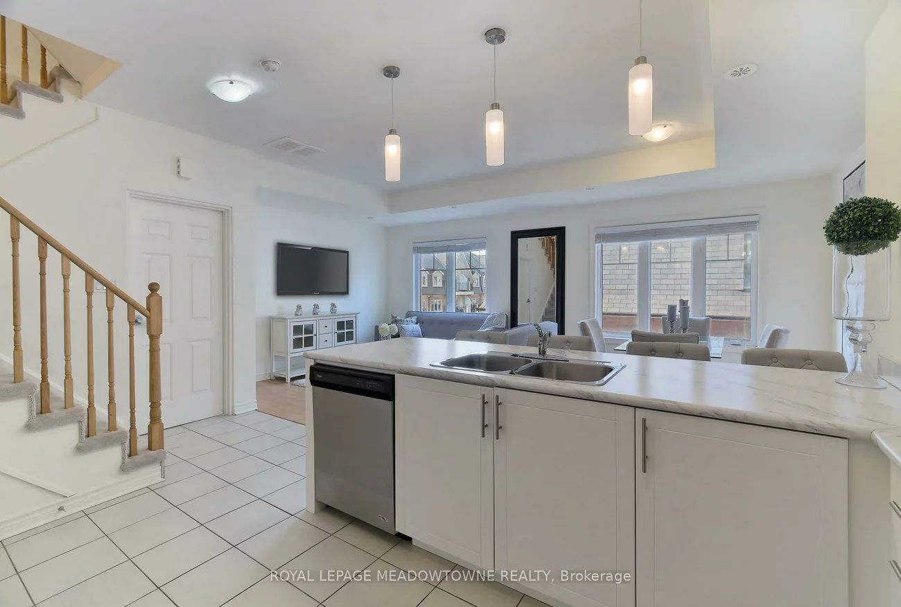 2420, Baronwood, 1019 - WM Westmount, Oakville